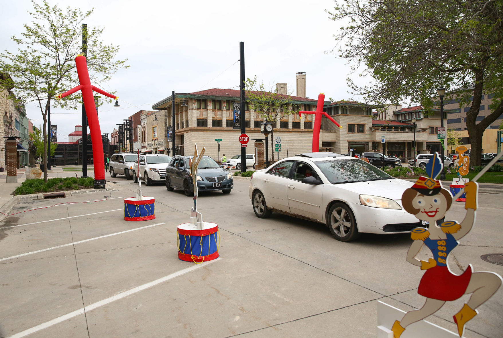 Downtown Mason City Reverse Parade (5).jpg